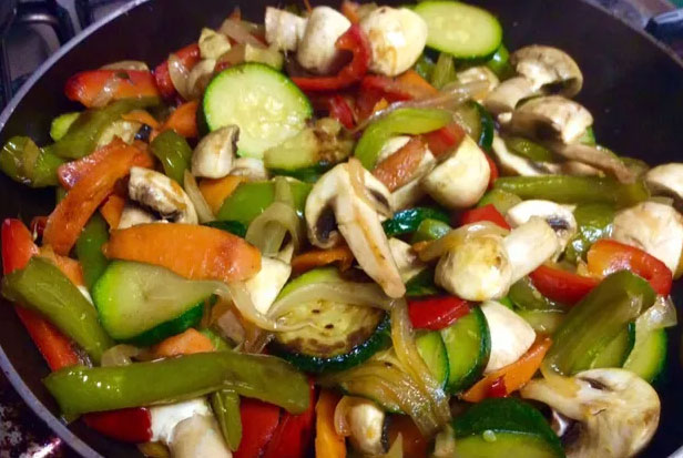 Ensalada de vegetales salteados