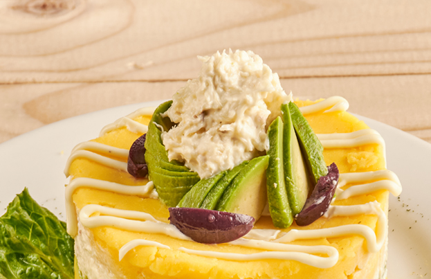 Causa rellena con pulpa de cangrejo